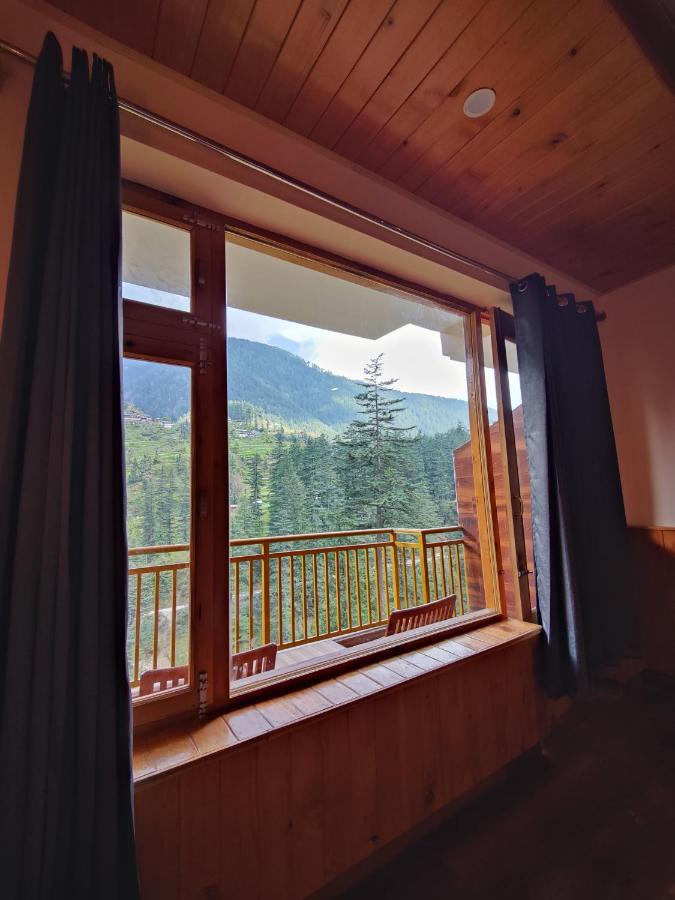 The Woodpecker Inn & Cafe, Jibhi Bagian luar foto