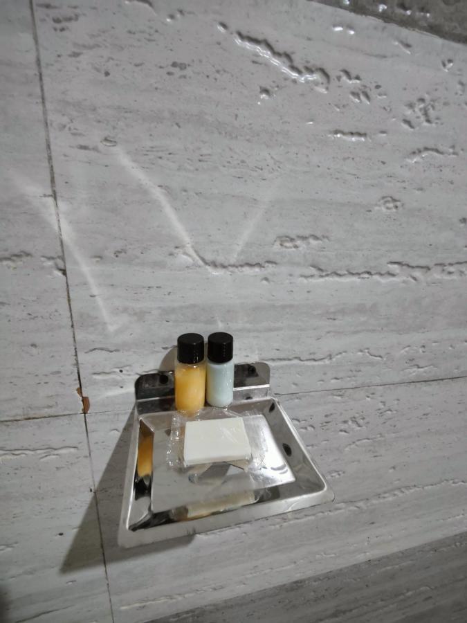 The Woodpecker Inn & Cafe, Jibhi Bagian luar foto