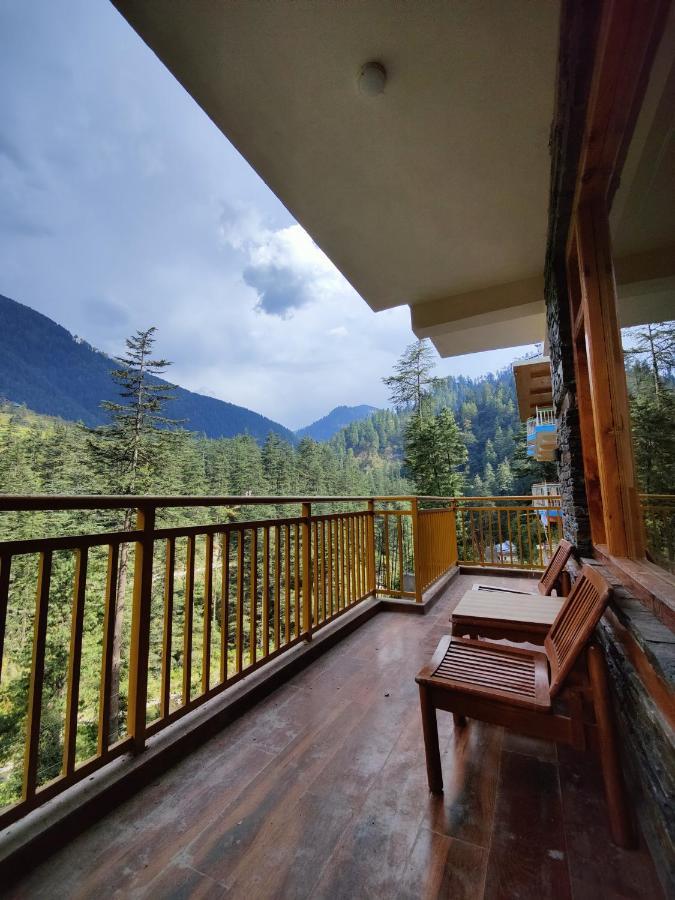 The Woodpecker Inn & Cafe, Jibhi Bagian luar foto