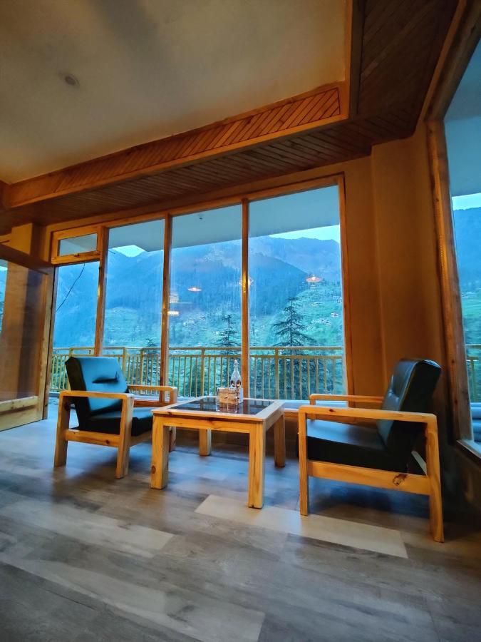 The Woodpecker Inn & Cafe, Jibhi Bagian luar foto